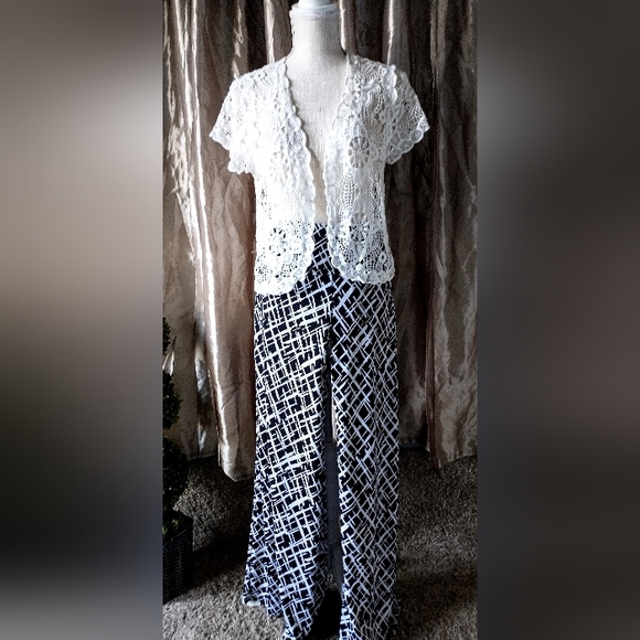 Black & White Full Leg Lightweight Pants - Pull On/ Turn Down Waist - Picture 4 of 9